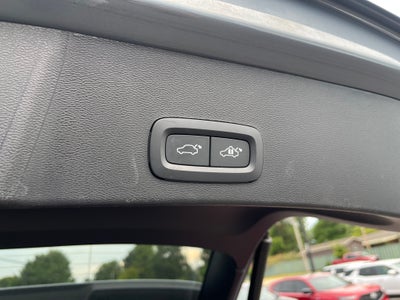 2023 Volvo XC40 Plus Dark Theme