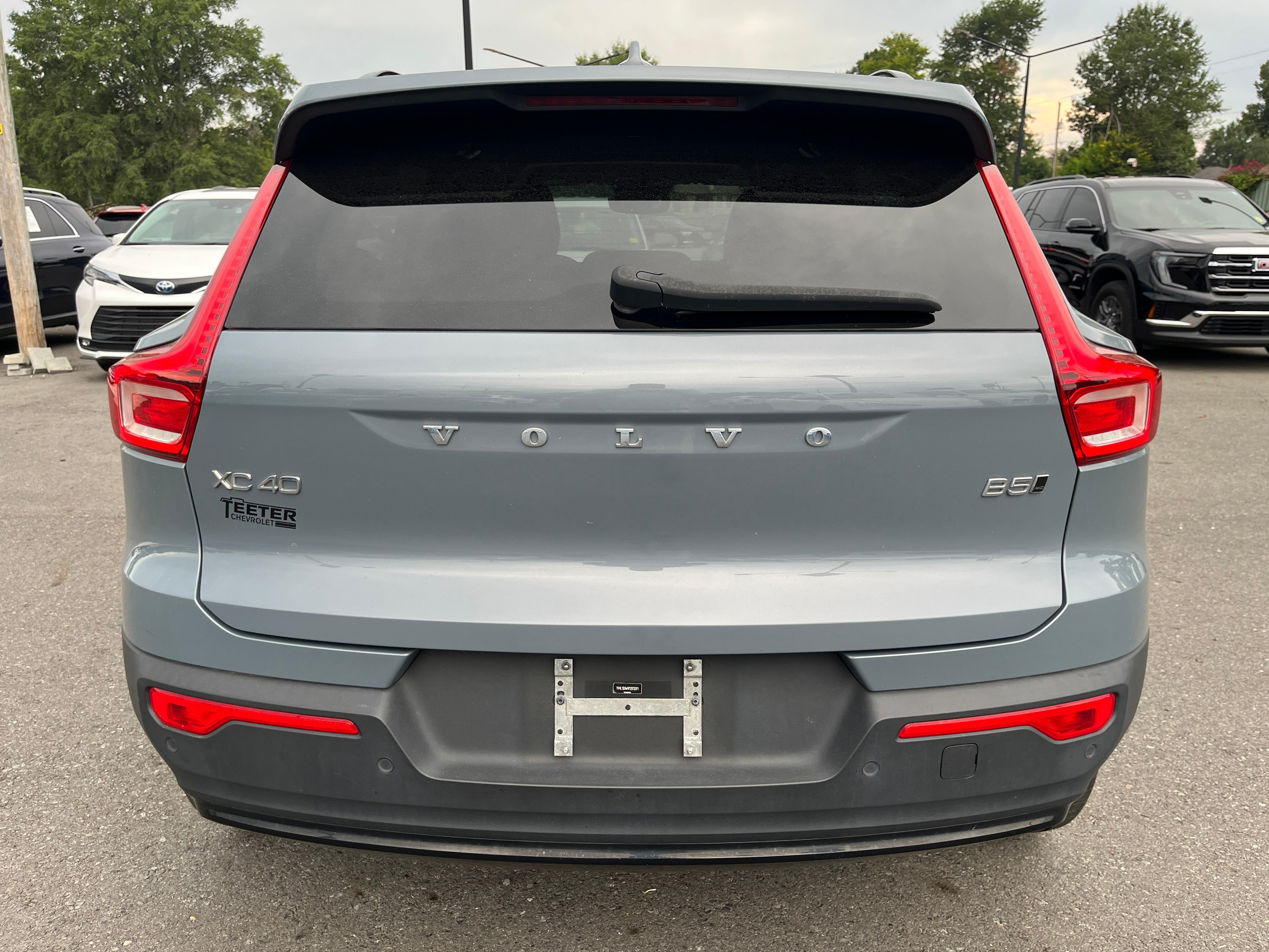 2023 Volvo XC40 Plus Dark Theme