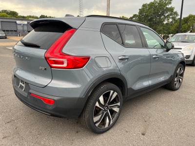2023 Volvo XC40 Plus Dark Theme