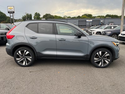 2023 Volvo XC40 Plus Dark Theme