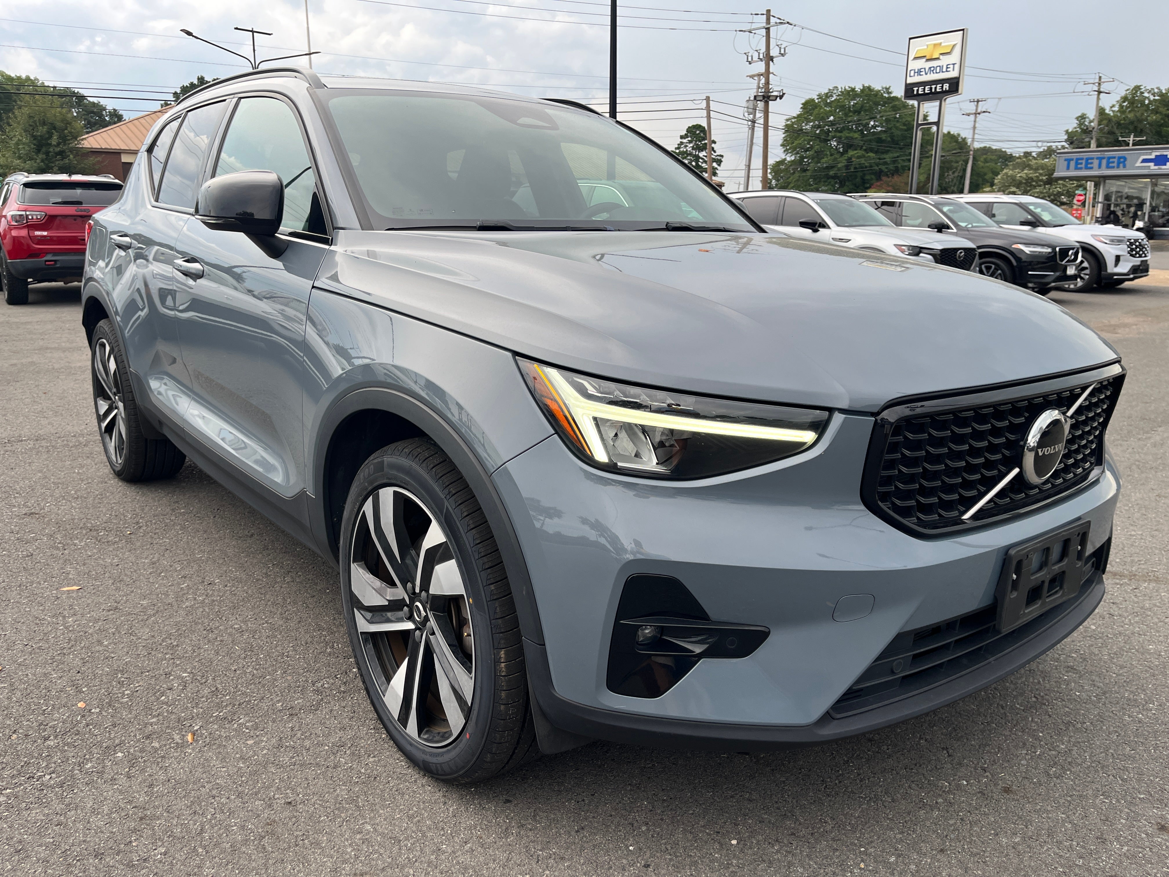 2023 Volvo XC40 Plus Dark Theme