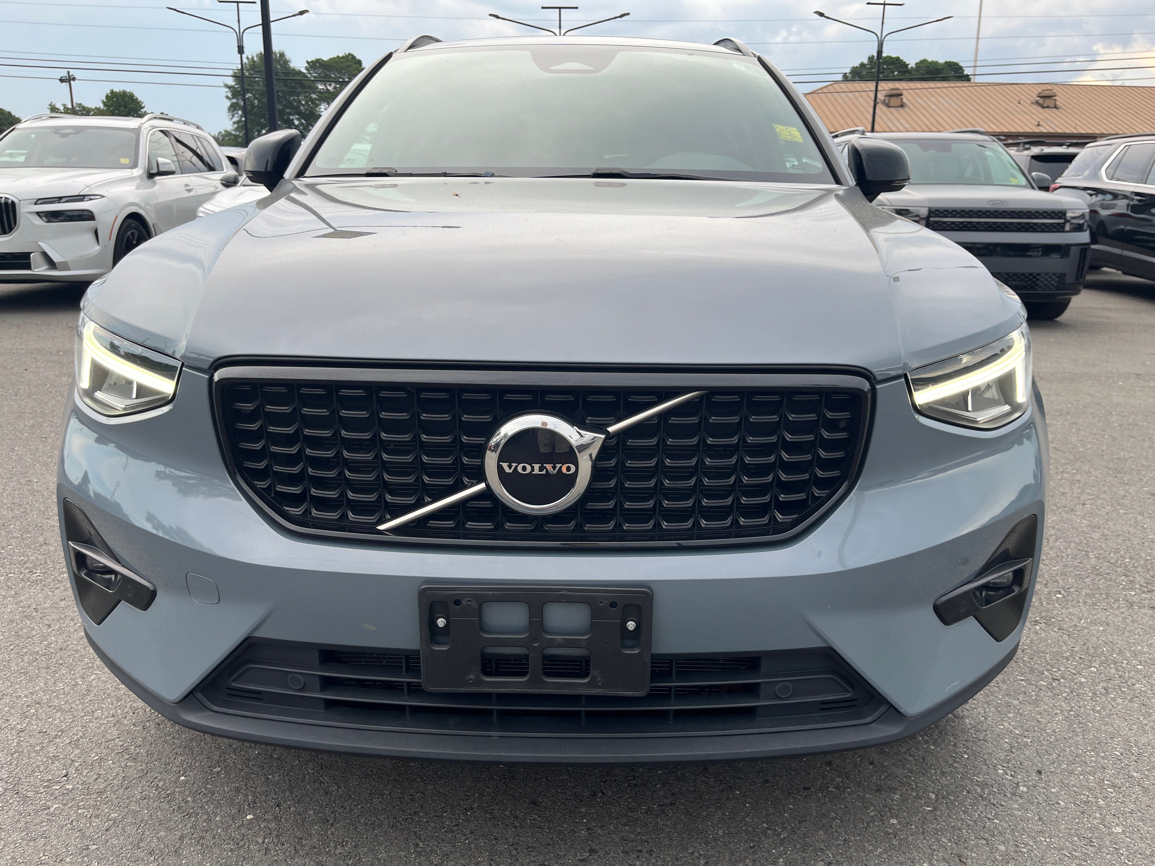 2023 Volvo XC40 Plus Dark Theme