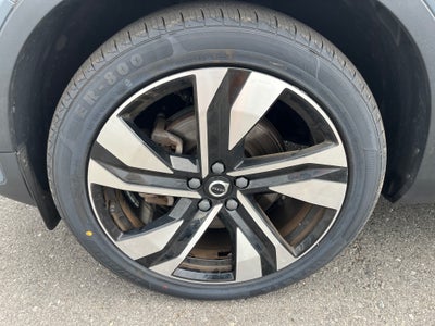 2023 Volvo XC40 Plus Dark Theme
