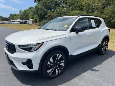 2023 Volvo XC40 Plus Dark Theme