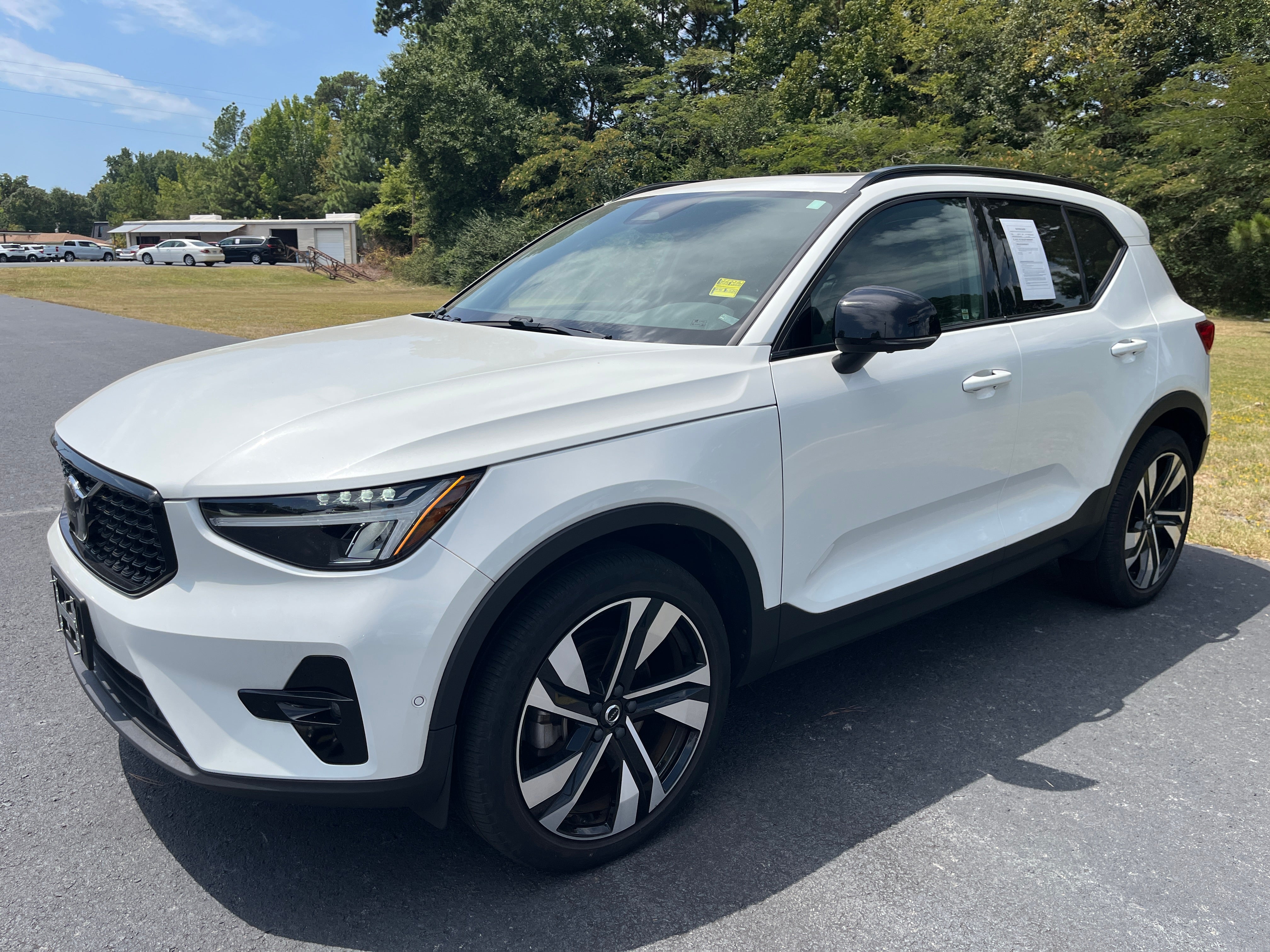 2023 Volvo XC40 Plus Dark Theme
