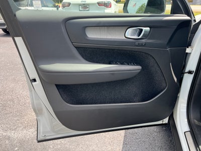 2023 Volvo XC40 Plus Dark Theme