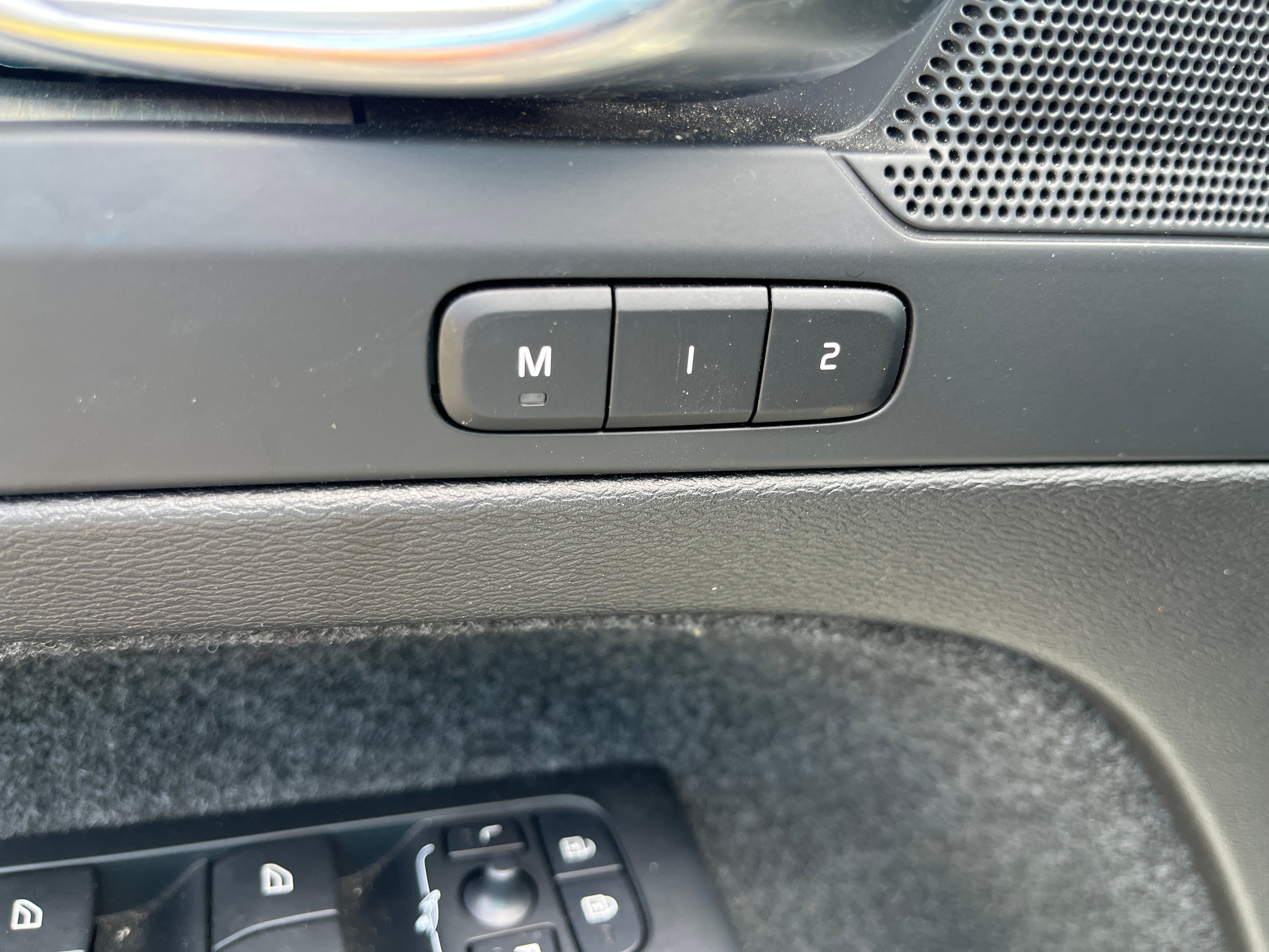 2023 Volvo XC40 Plus Dark Theme