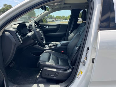 2023 Volvo XC40 Plus Dark Theme