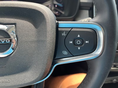 2023 Volvo XC40 Plus Dark Theme