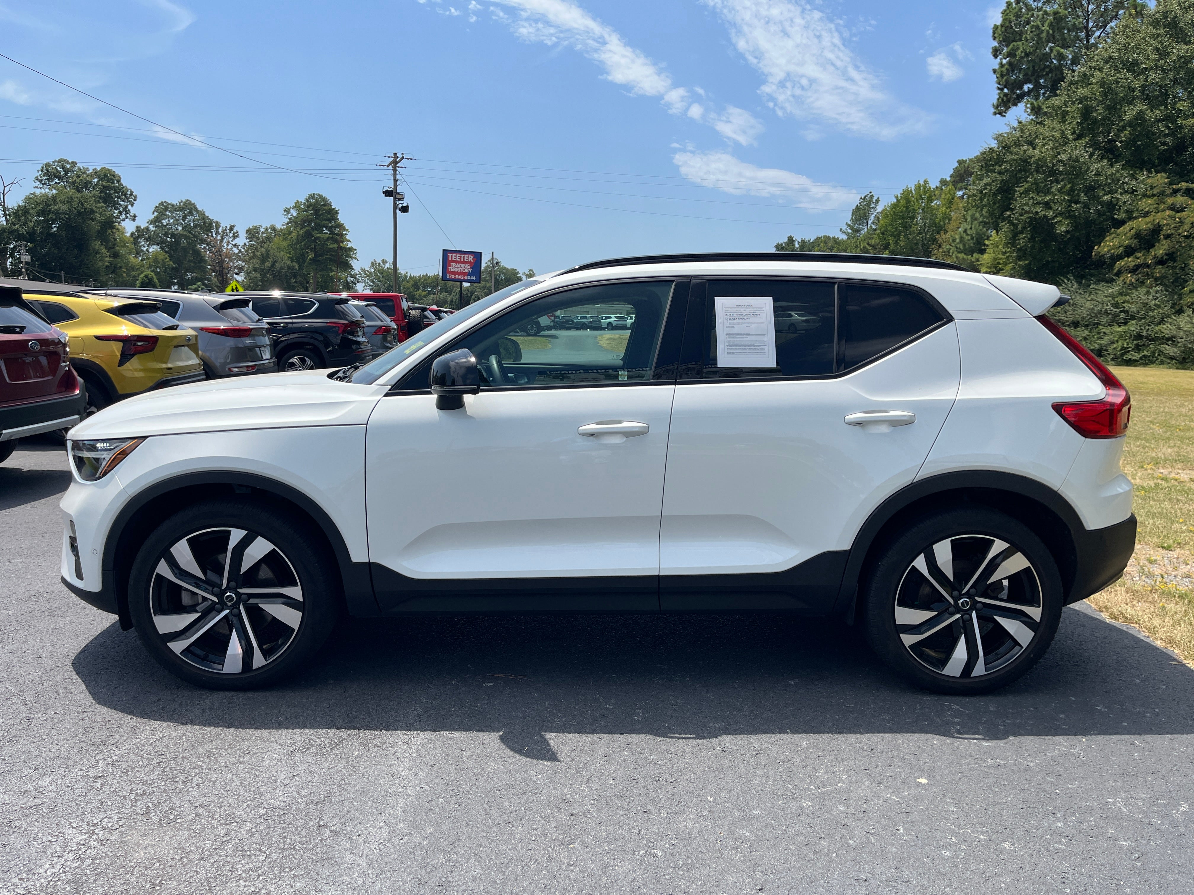 2023 Volvo XC40 Plus Dark Theme