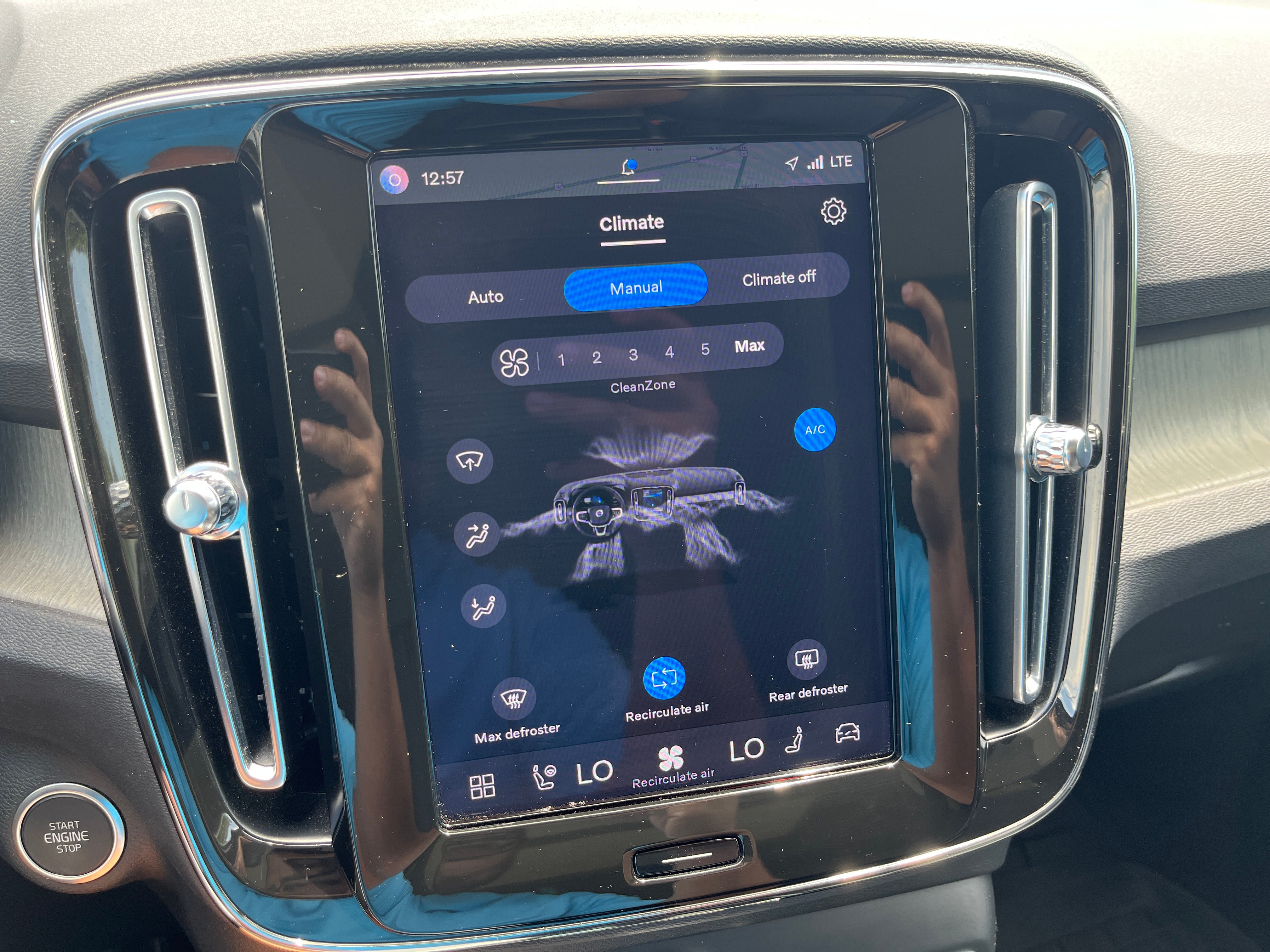 2023 Volvo XC40 Plus Dark Theme