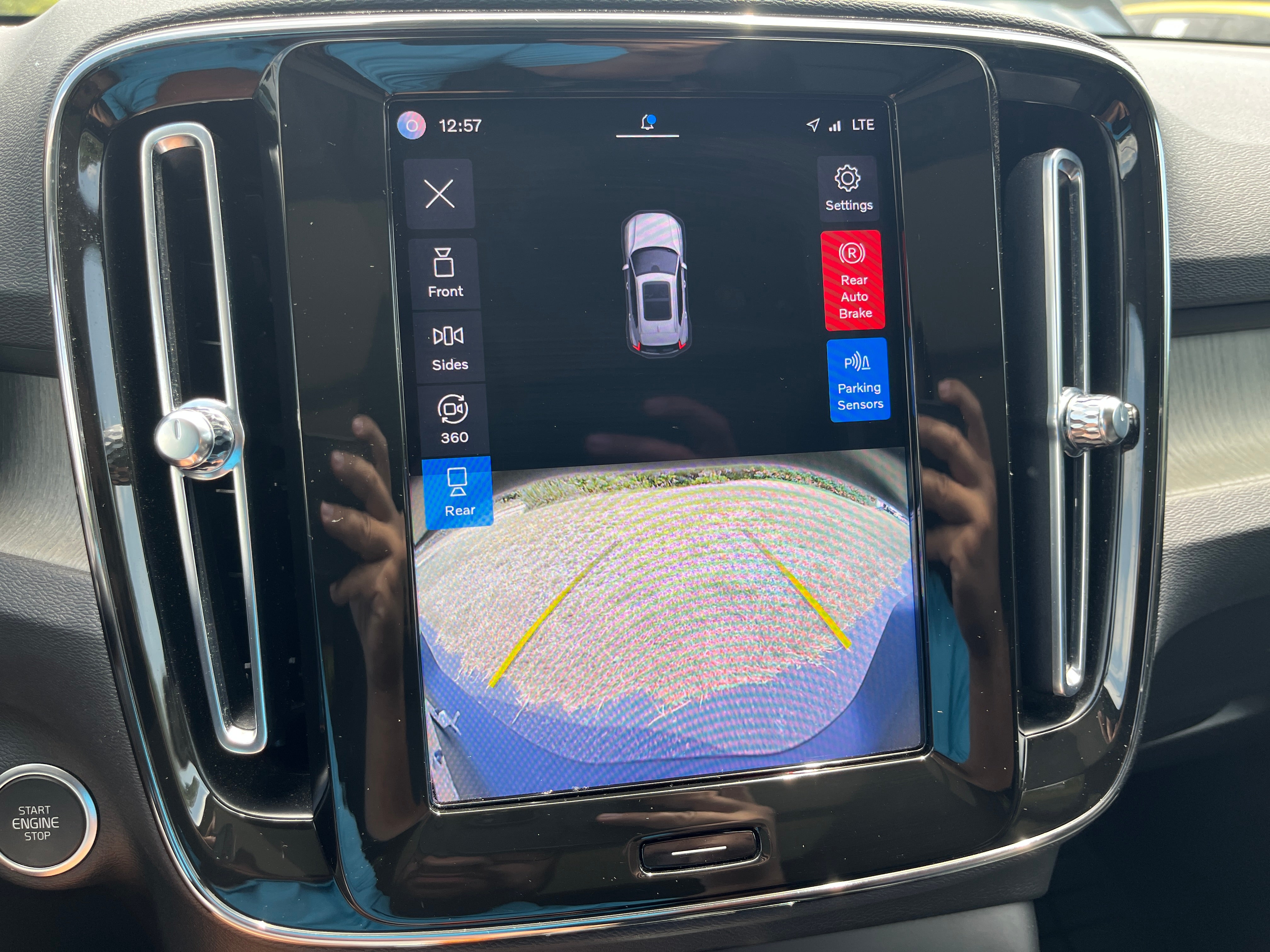2023 Volvo XC40 Plus Dark Theme