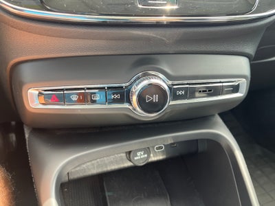 2023 Volvo XC40 Plus Dark Theme