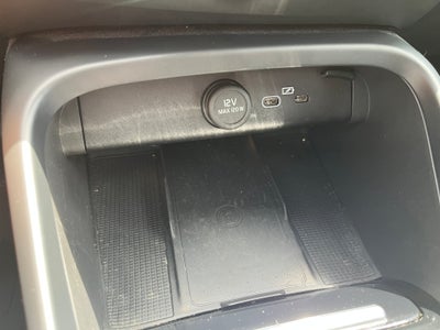 2023 Volvo XC40 Plus Dark Theme