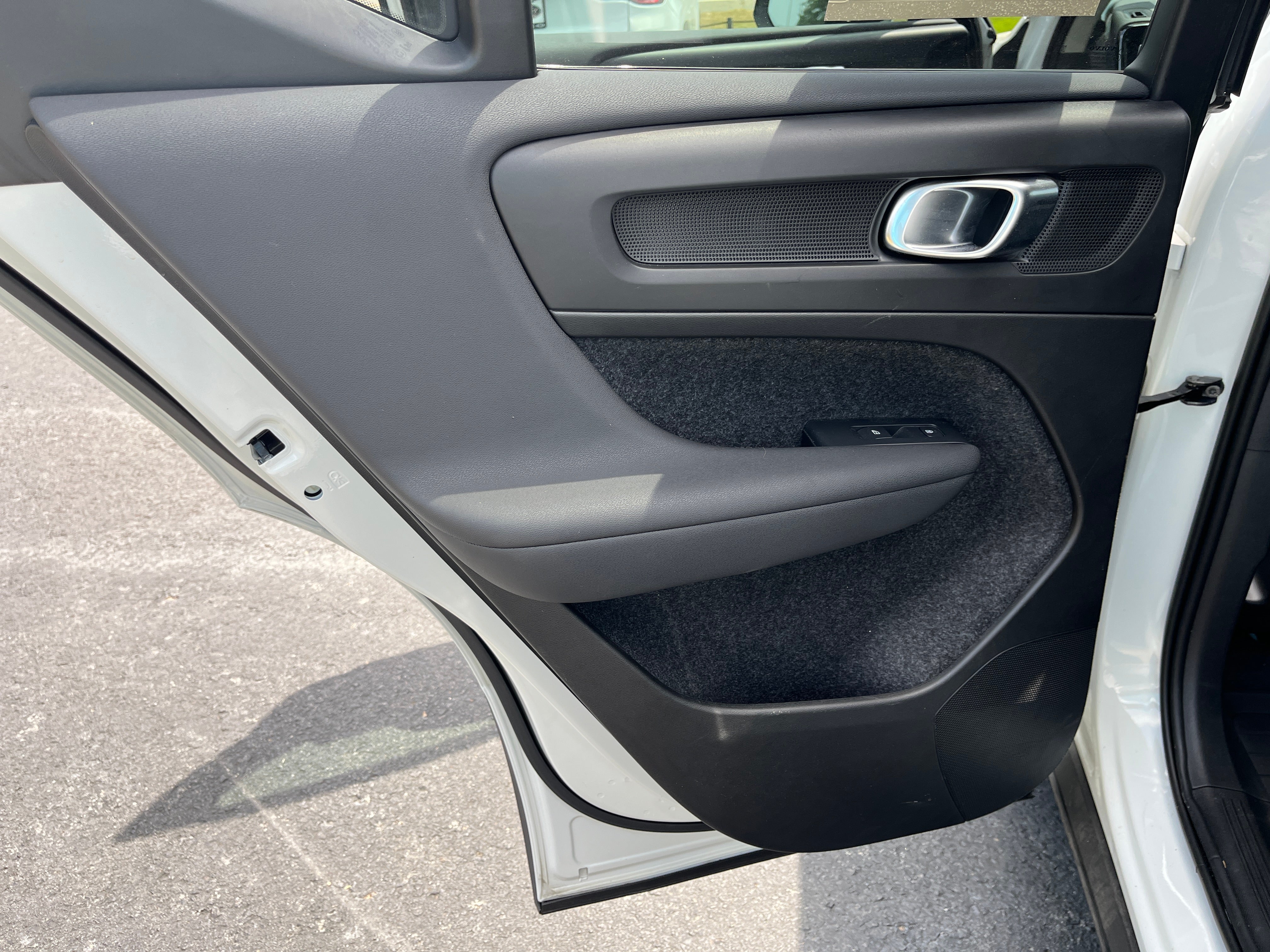 2023 Volvo XC40 Plus Dark Theme