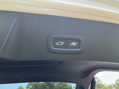 2023 Volvo XC40 Plus Dark Theme