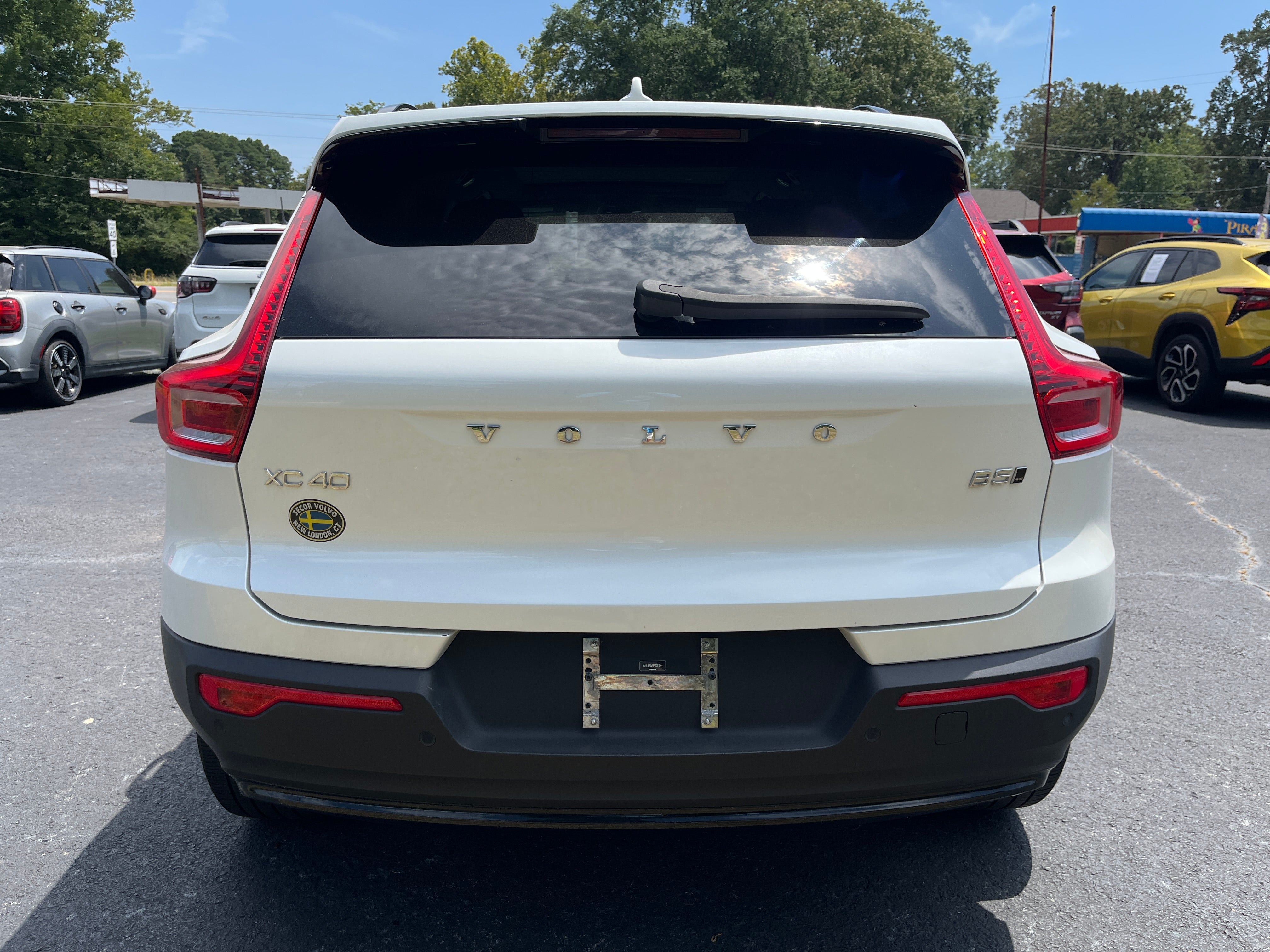 2023 Volvo XC40 Plus Dark Theme