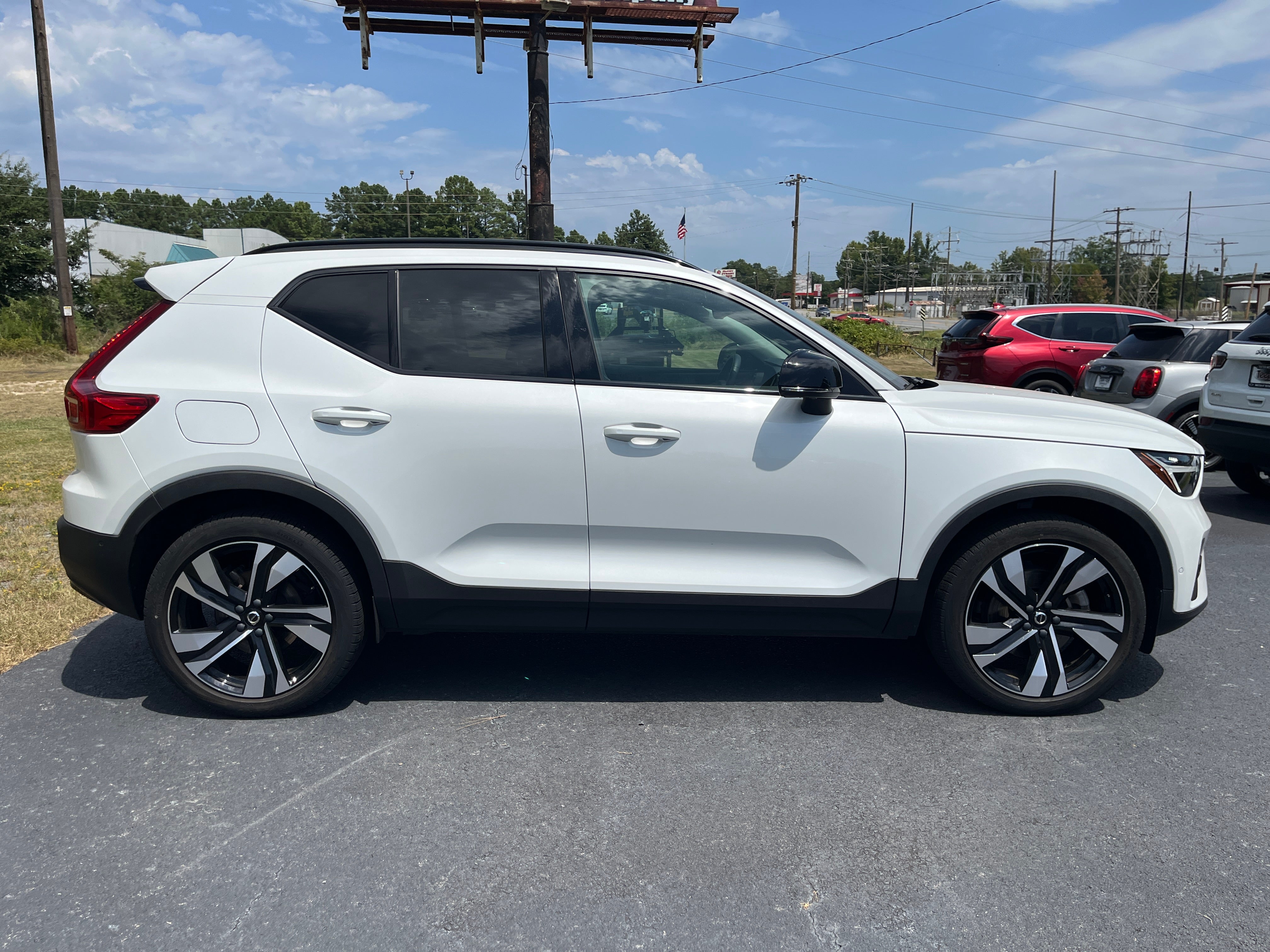 2023 Volvo XC40 Plus Dark Theme