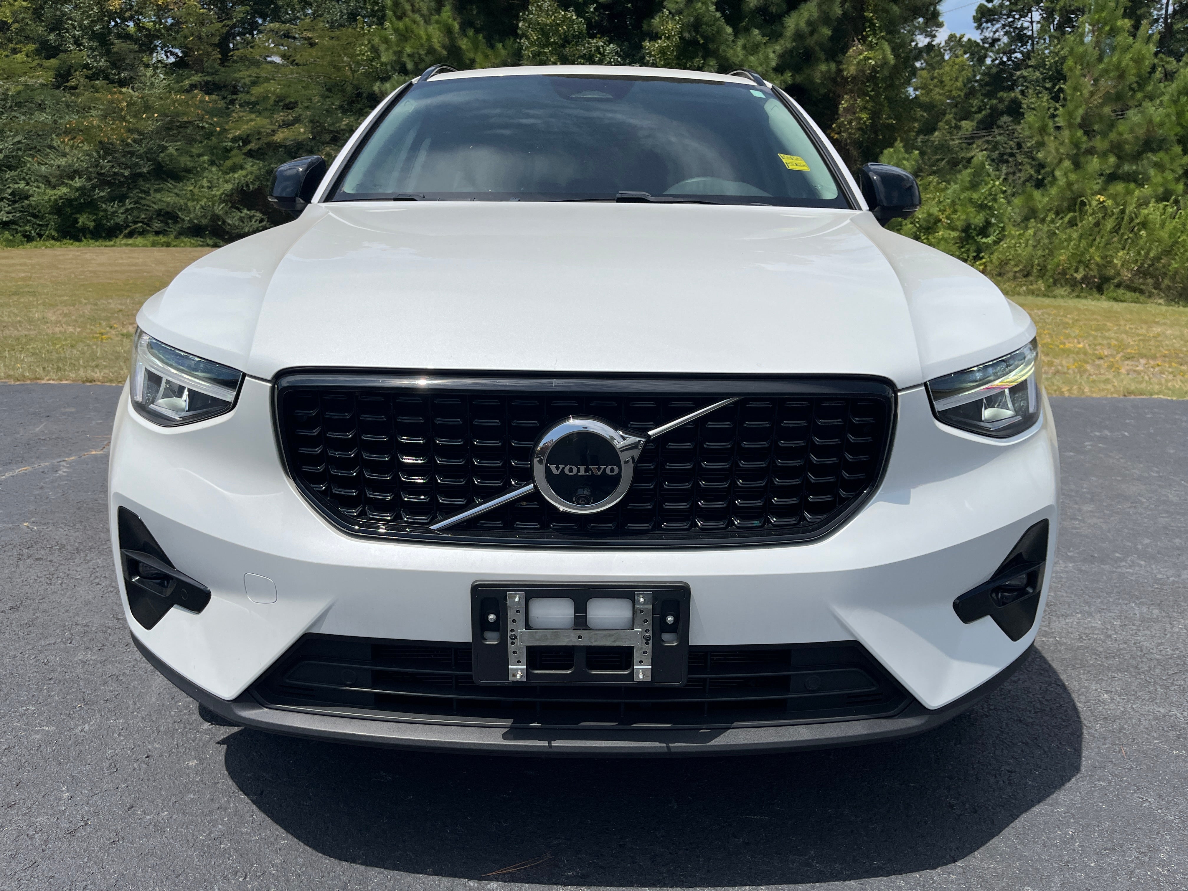 2023 Volvo XC40 Plus Dark Theme