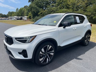 2023 Volvo XC40 Plus Dark Theme